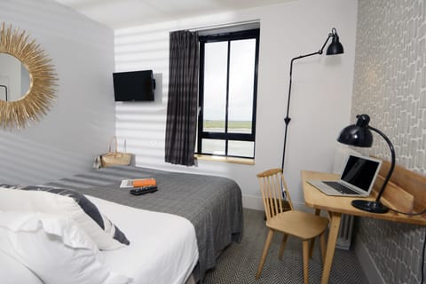 Classic Double or Twin Room | Premium bedding, minibar, in-room safe, desk