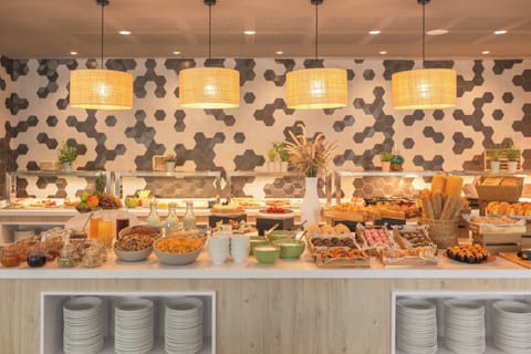Daily buffet breakfast for a fee