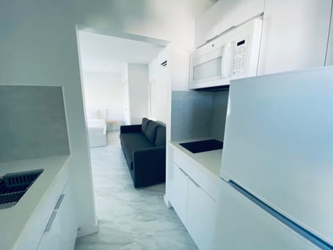 Deluxe Studio Suite | Blackout drapes, iron/ironing board, free WiFi, bed sheets