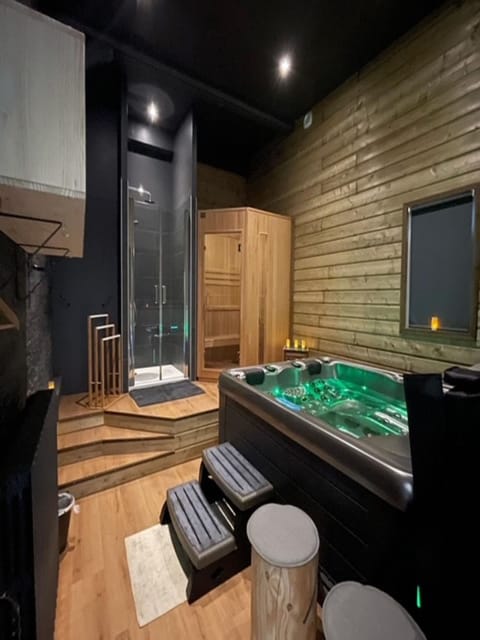 Deep-tissue massages, Swedish massages, prenatal massages, Thai massages