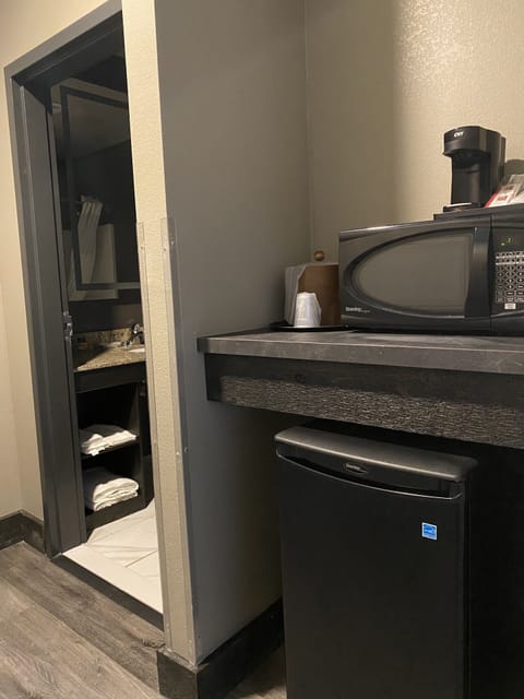 Pillowtop beds, desk, laptop workspace, blackout drapes