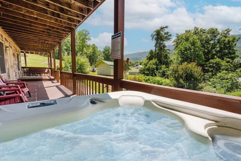 Cabin, 3 Bedrooms | Outdoor spa tub