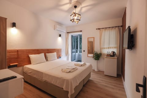Executive Room, 1 Bedroom | WiFi (free), bed sheets