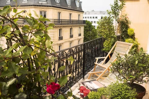 Suite | Premium bedding, pillowtop beds, minibar, in-room safe