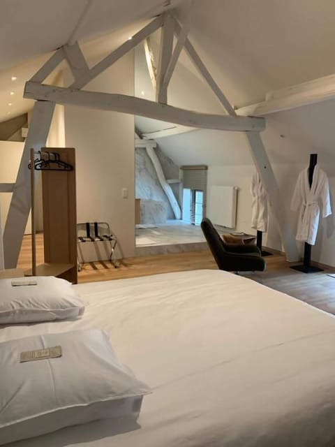 Deluxe Room | Individually decorated, individually furnished, desk, laptop workspace