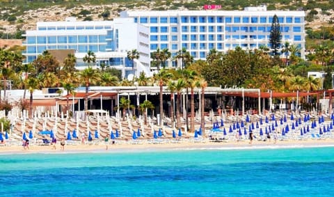 2 outdoor pools, pool umbrellas, sun loungers