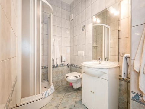 Bathroom | Shower, towels