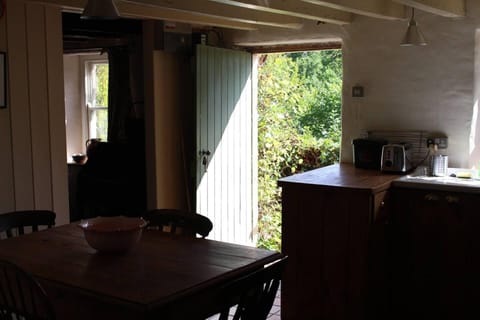 Cottage | Private kitchen | Fridge, microwave, oven, stovetop