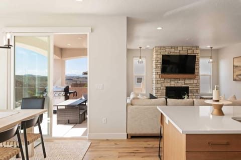 House, 5 Bedrooms | Private kitchen | Coffee/tea maker, fridge, oven, toaster