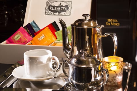 Daily to-go breakfast (EUR 20 per person)