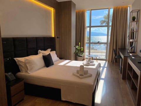 Panoramic Quadruple Room | Frette Italian sheets, premium bedding, down comforters, pillowtop beds