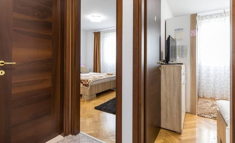 Deluxe Apartment | Iron/ironing board, WiFi (free), individually decorated