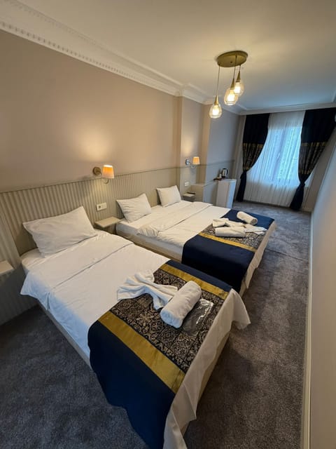 Deluxe Triple Room | Desk, laptop workspace, blackout drapes, soundproofing