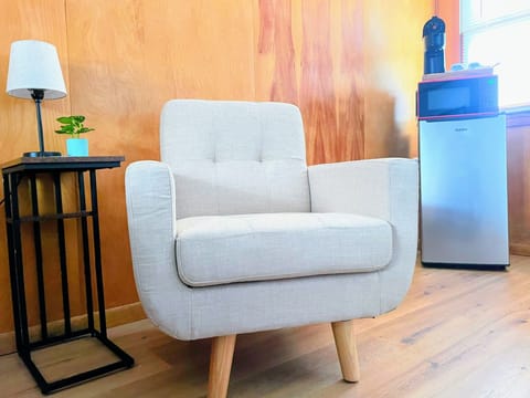 Signature Room | Premium bedding, memory foam beds, free WiFi, bed sheets