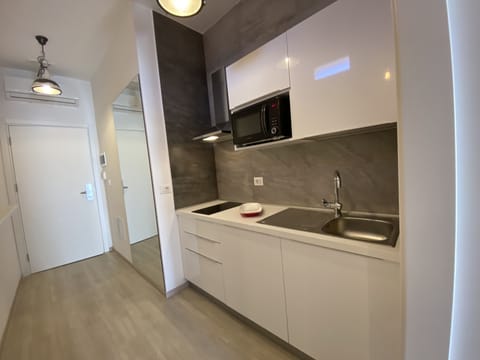 Deluxe Studio | Private kitchen