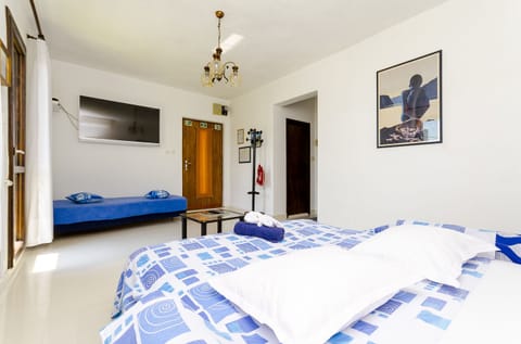 3 bedrooms, iron/ironing board, free WiFi