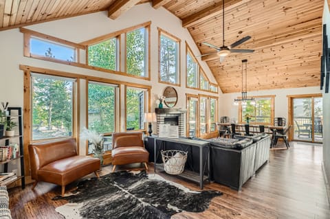 Cabin, 5 Bedrooms | Living area | Smart TV, foosball