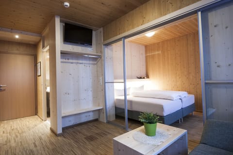 Comfort Room | In-room safe, desk, travel crib, free WiFi