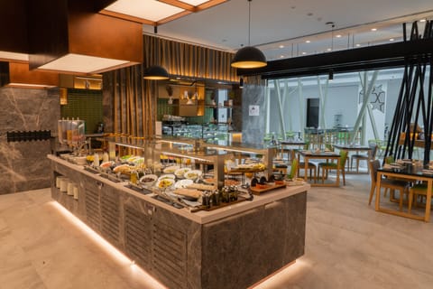 Daily buffet breakfast (AED 60 per person)