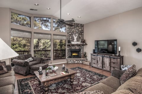 Studio (3 Bedrooms) | Property amenity