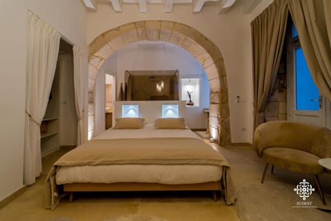 Exclusive Apartment | 2 bedrooms, premium bedding, in-room safe, individually decorated