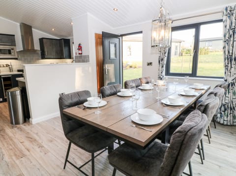 Cottage | Private kitchen | Fridge, dishwasher, electric kettle, toaster