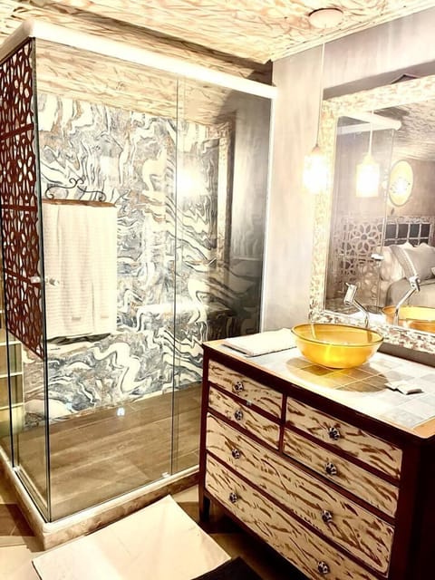 Deluxe Double Room, 1 Double Bed, Balcony, Garden View | Bathroom | Shower, free toiletries, hair dryer, towels