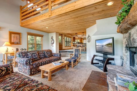 Townhome, 5 Bedrooms (Hot Tub, Ground Floor, (PLA-1155)) | Living room | TV, fireplace