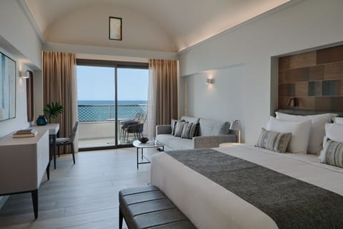 Junior Double Room, Ocean View | Memory foam beds, in-room safe, desk, blackout drapes