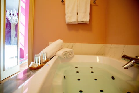 Romantic Room | Bathroom