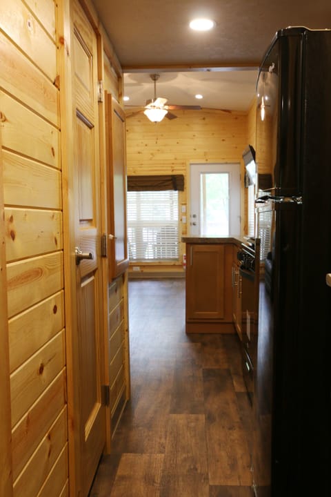 Full-size fridge, microwave, coffee/tea maker, toaster