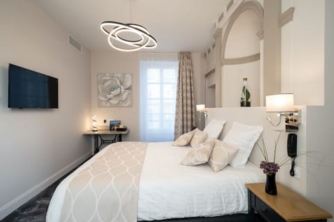 Deluxe Room | Premium bedding, minibar, desk, soundproofing