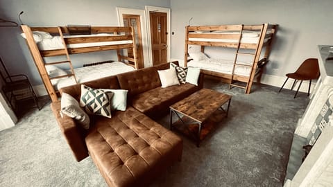 Superior Quadruple Room, Ensuite | Bed sheets