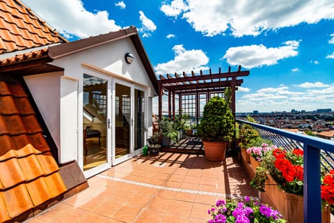 Exclusive Apartment, 2 Bedrooms, Terrace, City View | Hypo-allergenic bedding, in-room safe, desk, soundproofing