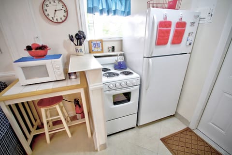 Studio King | Private kitchen | Fridge, microwave, oven, stovetop