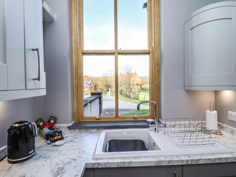 Cottage | Private kitchen | Fridge, microwave, dishwasher, electric kettle