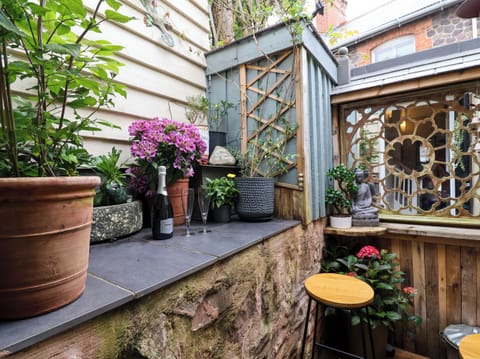 Cottage | Property grounds