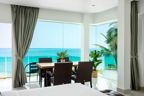 Superior Room | In-room safe, desk, iron/ironing board (on request), WiFi (free)