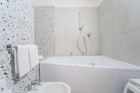 Queen Suite with Spa Bath | Bathroom | Hair dryer, bidet, towels, soap