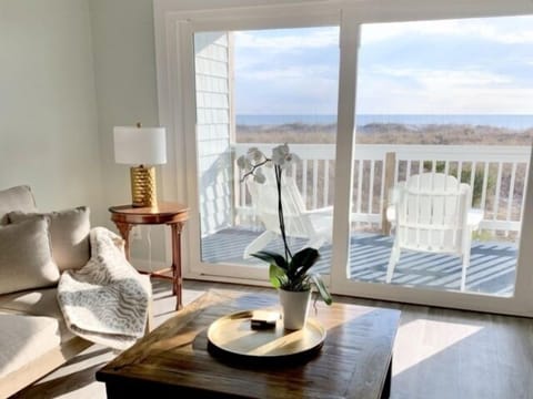 Condo, 2 Bedrooms | Living room | Smart TV