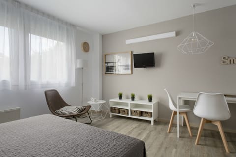 Executive Studio, 1 Double Bed, Kitchenette | Desk, laptop workspace, soundproofing, free WiFi