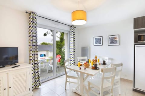 32-inch TV with digital channels, table tennis