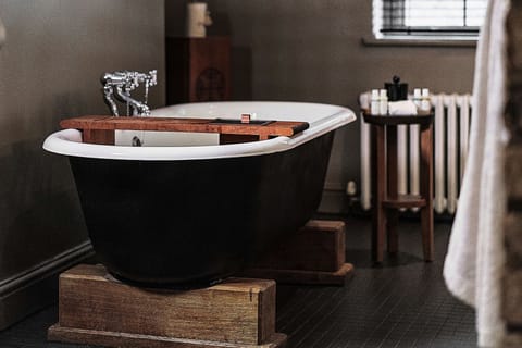 Suite | Bathroom | Free toiletries, hair dryer, towels, soap