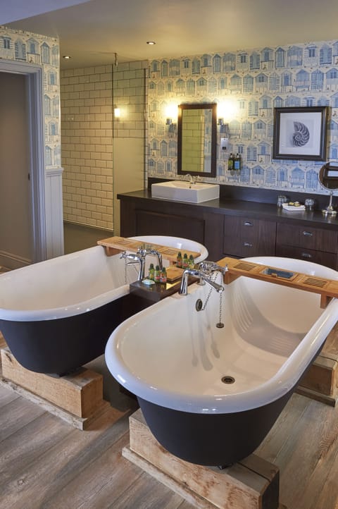 Signature Suite | Egyptian cotton sheets, premium bedding, desk, blackout drapes