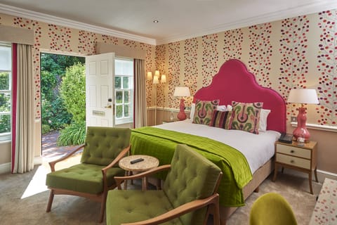 Garden Junior Suite | Egyptian cotton sheets, premium bedding, desk, blackout drapes