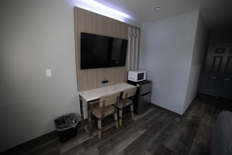 Standard Room | Desk, iron/ironing board, free WiFi