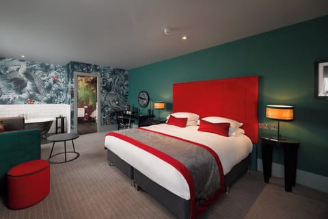 Club Deluxe Double Room | In-room safe, individually decorated, desk, blackout drapes