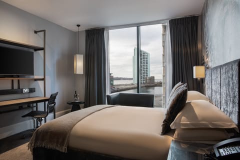 Club Deluxe Room | Premium bedding, in-room safe, desk, blackout drapes