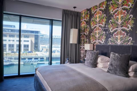 Premium bedding, in-room safe, desk, blackout drapes