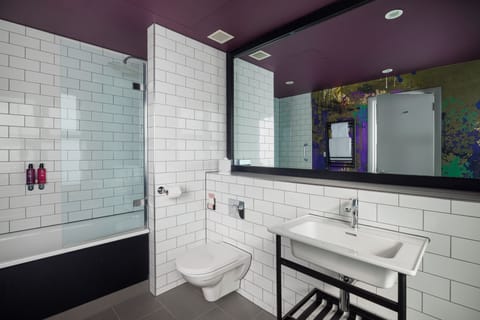Standard Double Double | Bathroom | Free toiletries, hair dryer, towels, soap